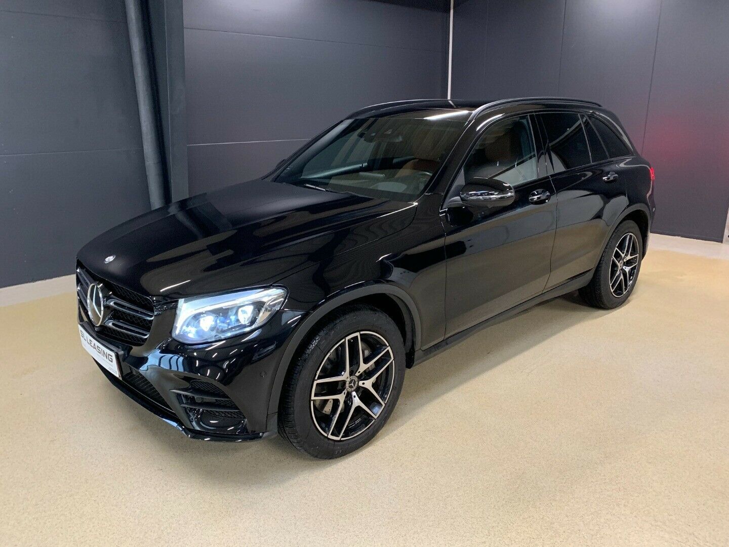 Grå Mercedes GLC350 d fra 2017