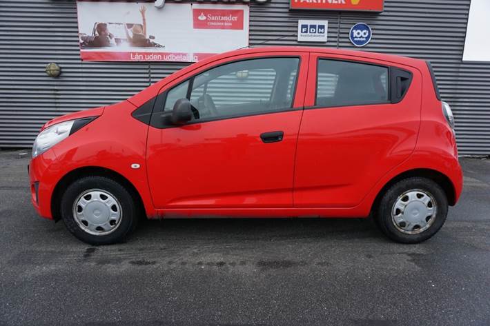 Rød Chevrolet Spark fra 2012