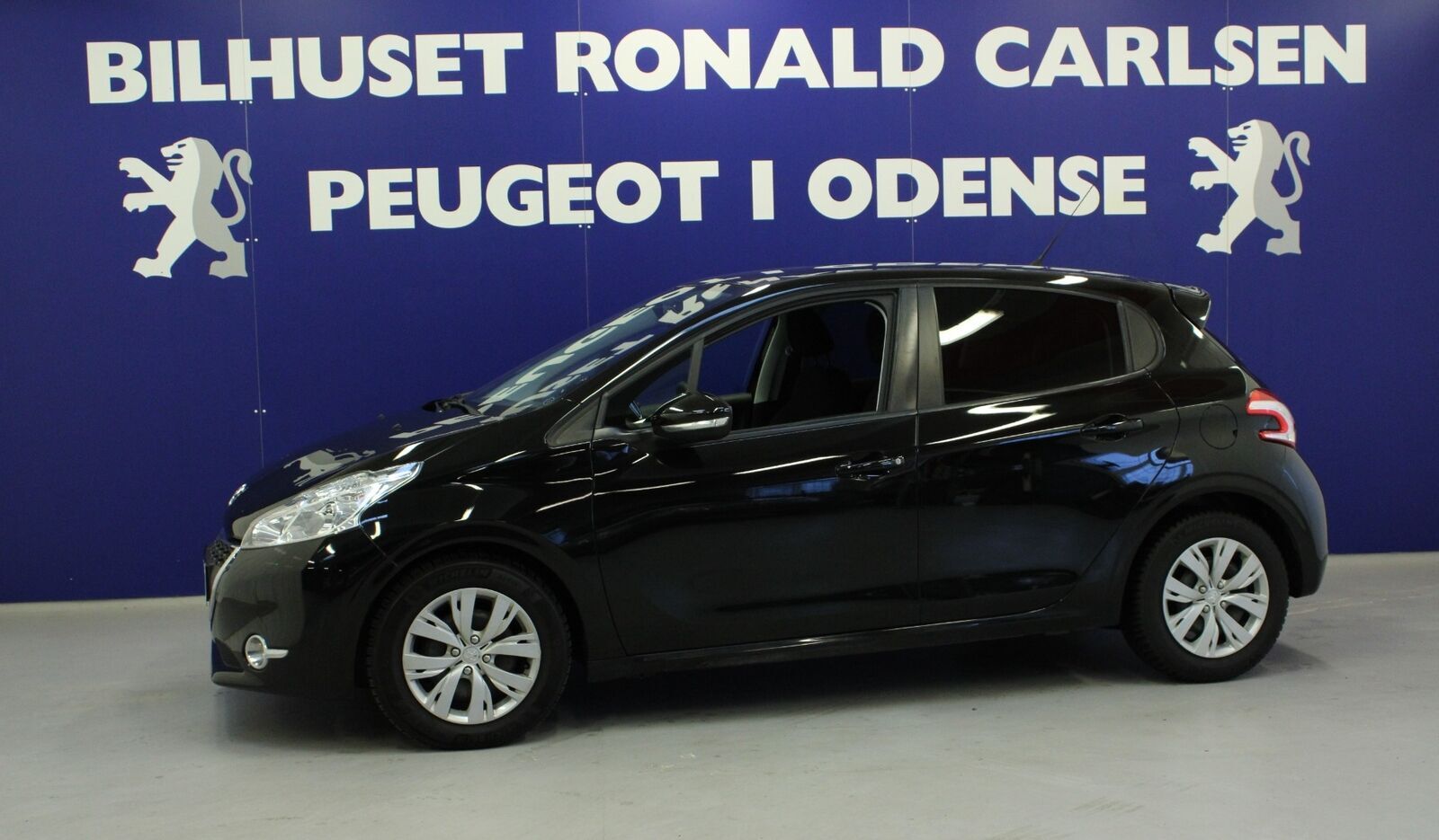 Grå Peugeot 208 fra 2014