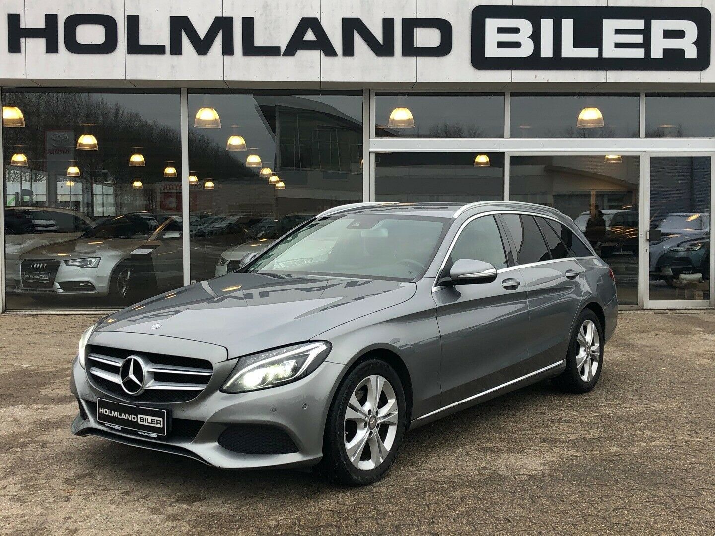 Grå Mercedes C220 fra 2015