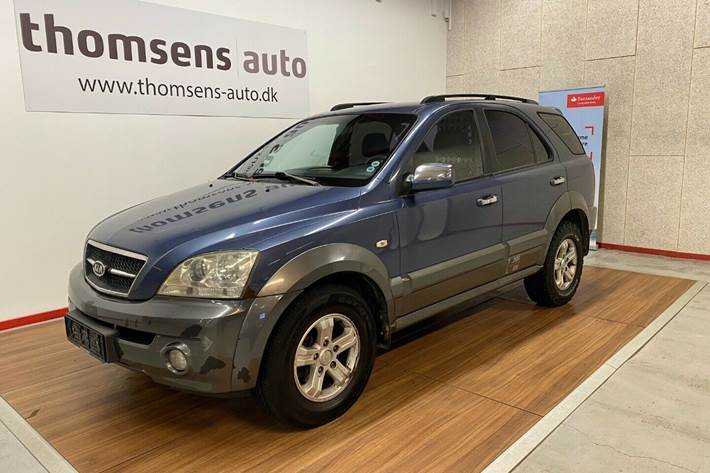 Blå Kia Sorento fra 2003