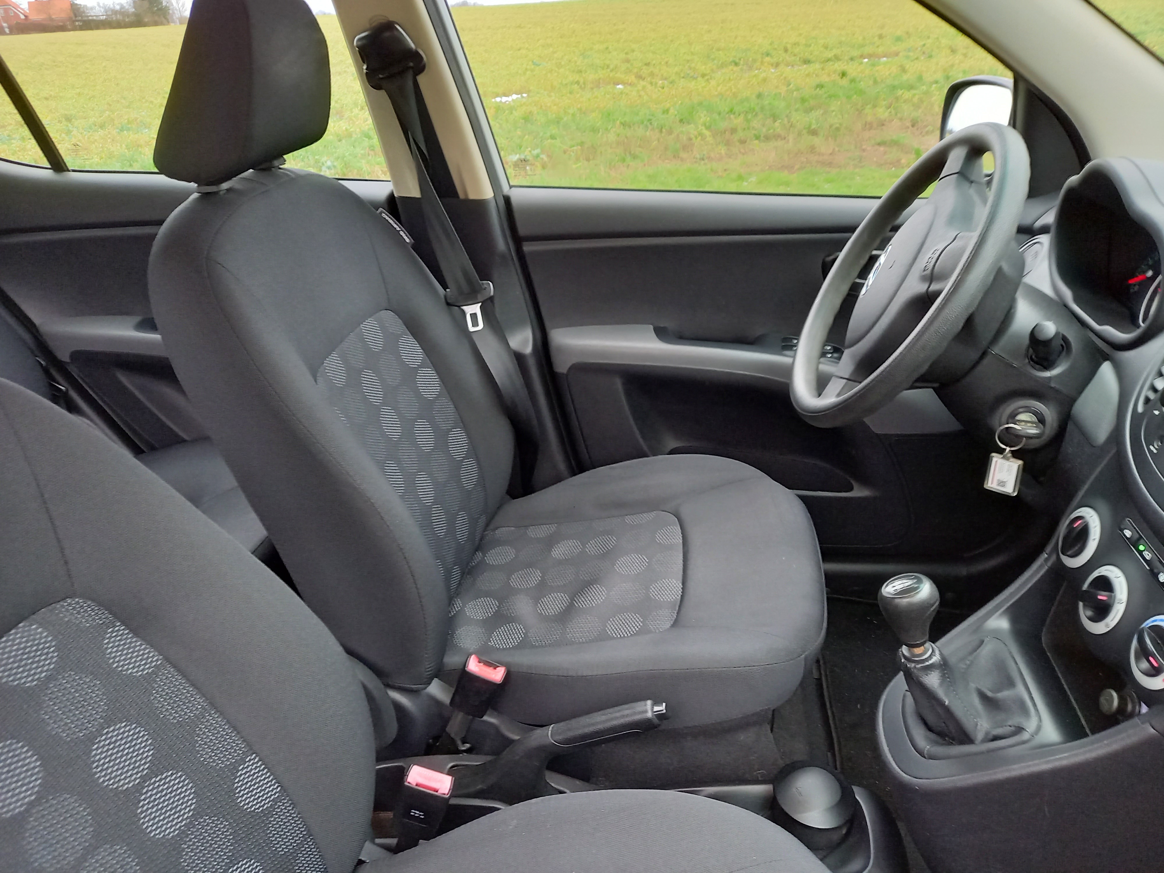 Grå Hyundai i10 fra 2011