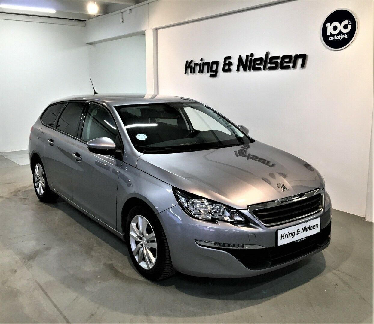 Grå Peugeot 308 fra 2016