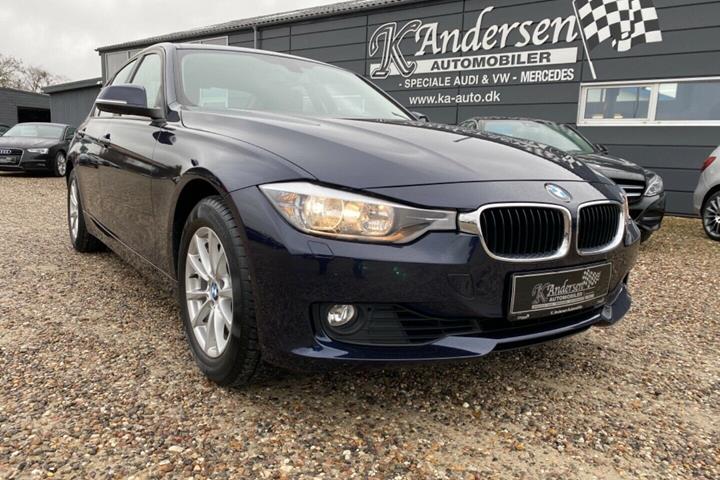 Blå BMW 320i fra 2013