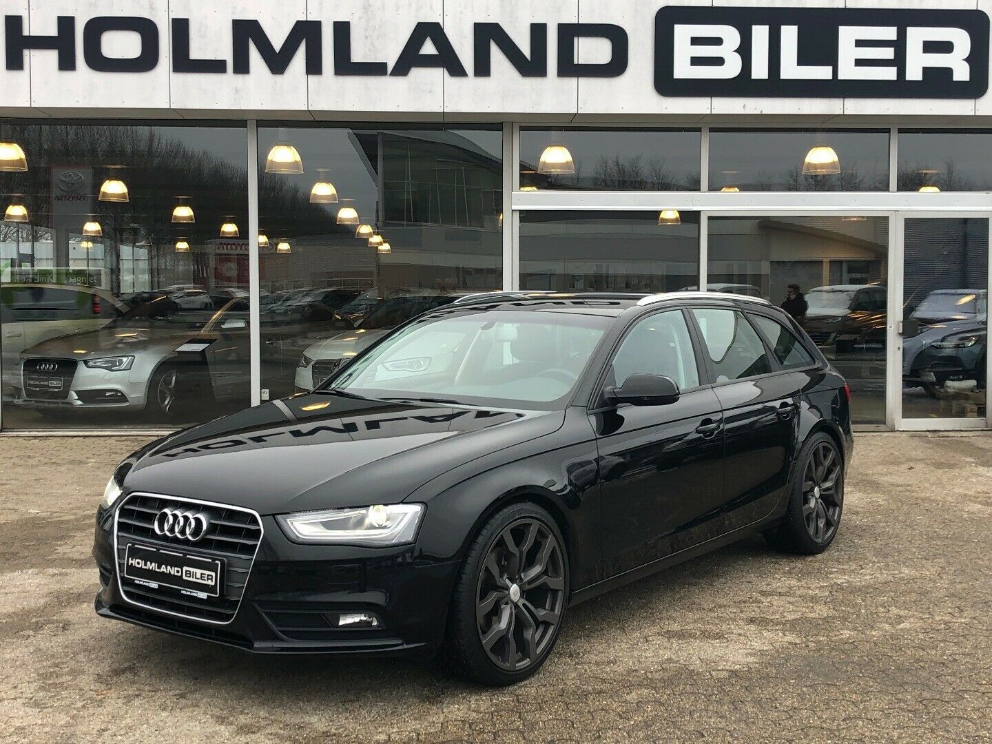 Grå Audi A4 fra 2013