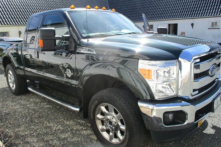 Sort Ford F-250 fra 2013