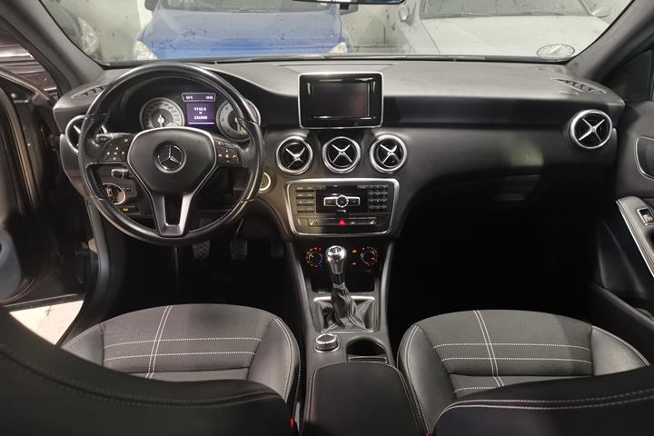 Sort Mercedes A180 d fra 2013