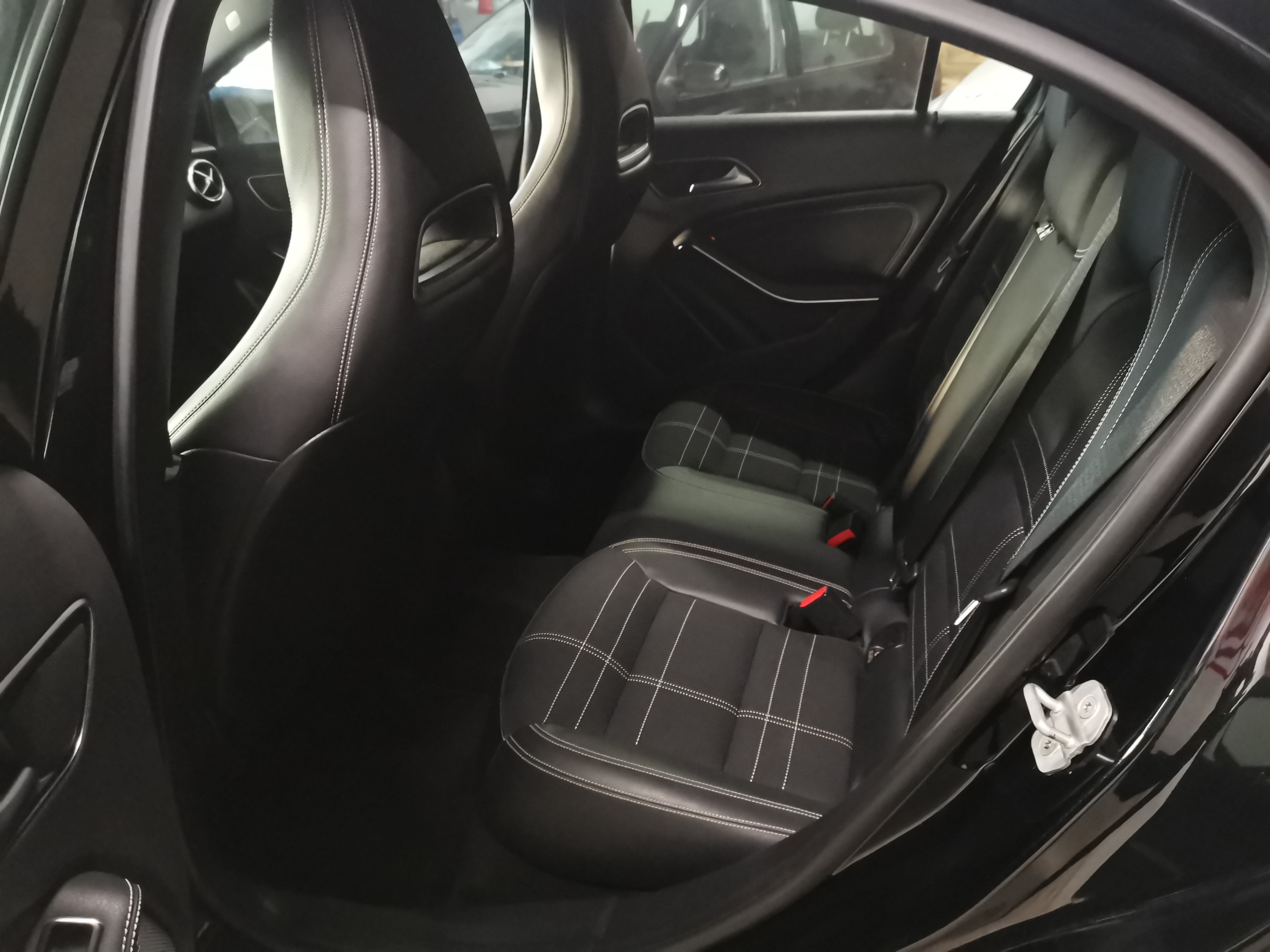 Sort Mercedes A180 d fra 2013