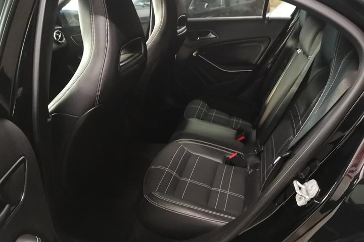 Sort Mercedes A180 d fra 2013