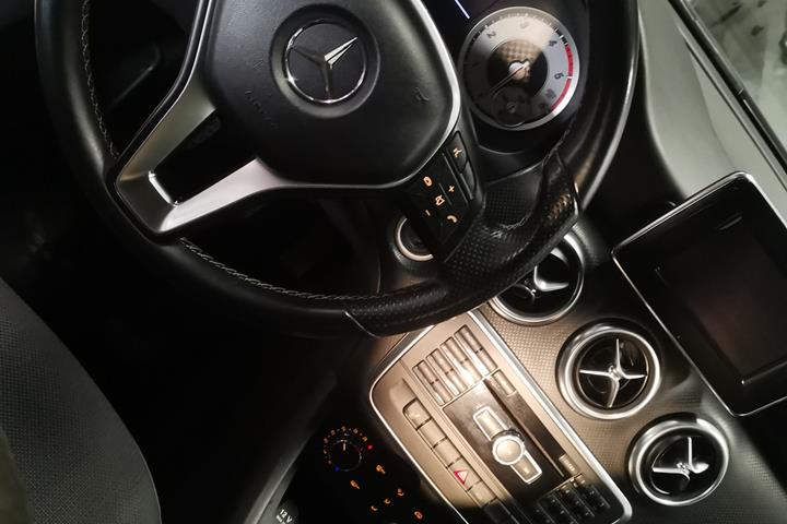 Sort Mercedes A180 d fra 2013