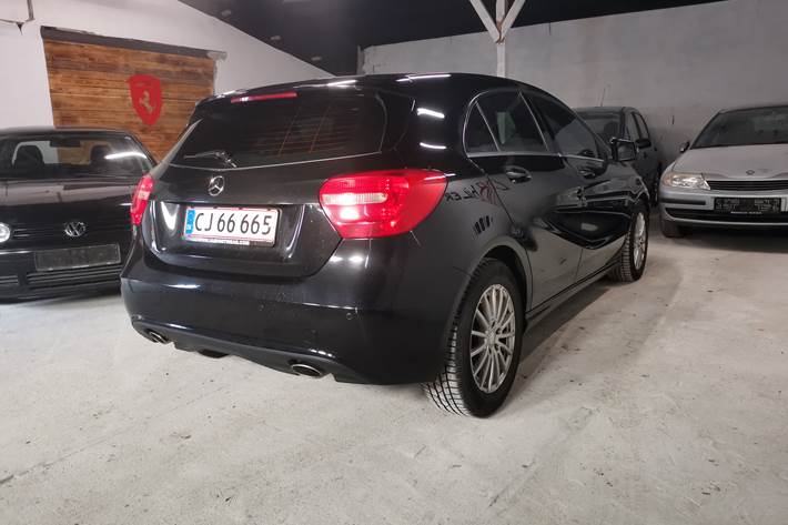 Sort Mercedes A180 d fra 2013