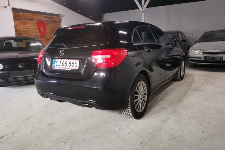 Sort Mercedes A180 d fra 2013