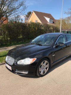 Sort Jaguar XF fra 2010