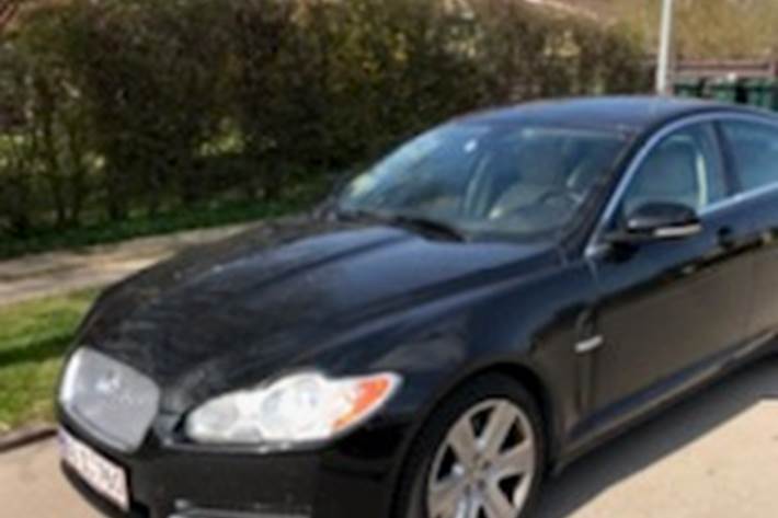 Sort Jaguar XF fra 2010
