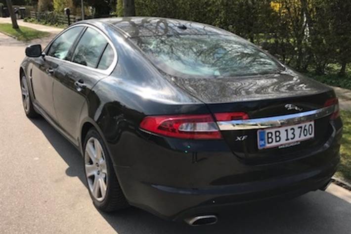 Sort Jaguar XF fra 2010