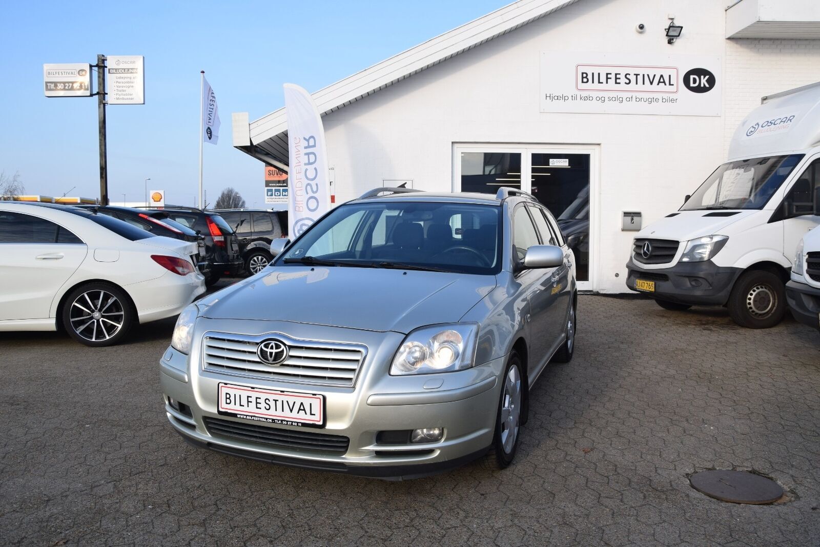 Beige Toyota Avensis fra 2006