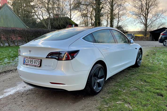 Hvid Tesla Model 3 fra 2020