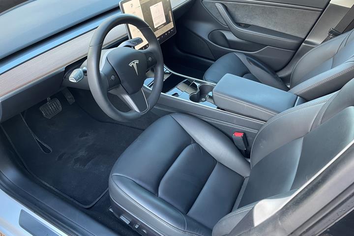 Hvid Tesla Model 3 fra 2020
