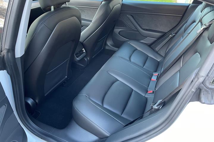 Hvid Tesla Model 3 fra 2020