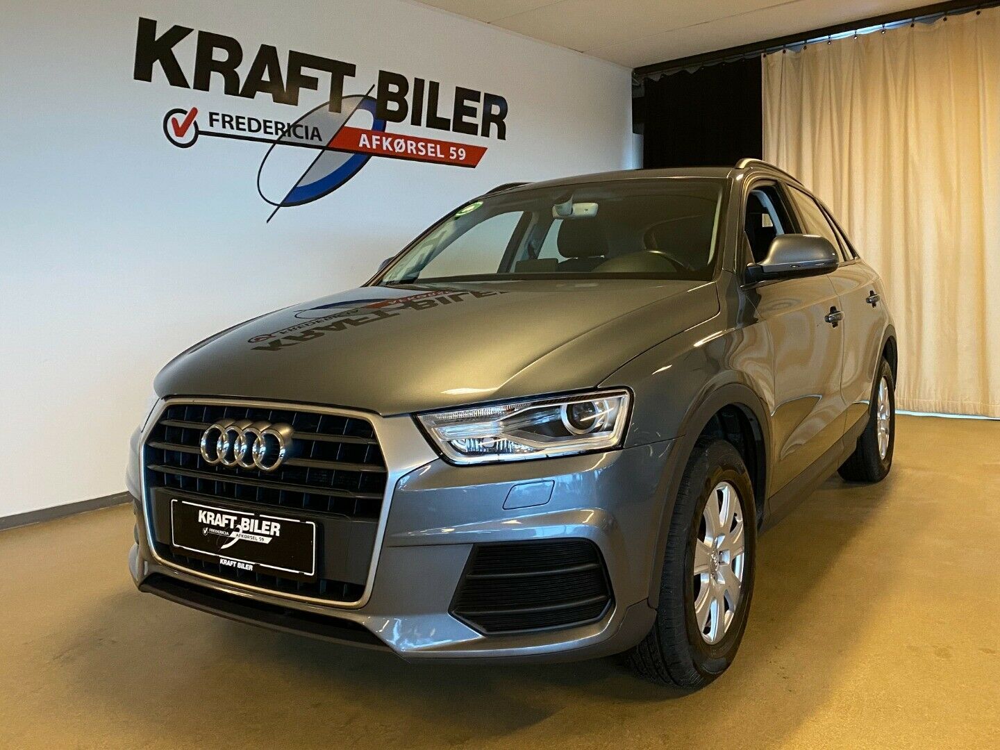Grå Audi Q3 fra 2016
