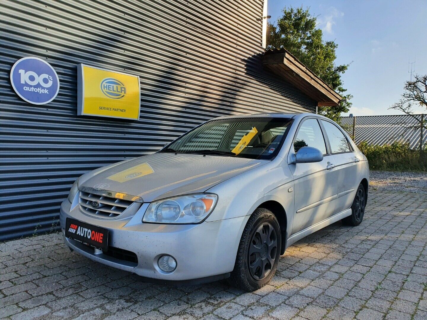 Grå Kia Cerato fra 2007