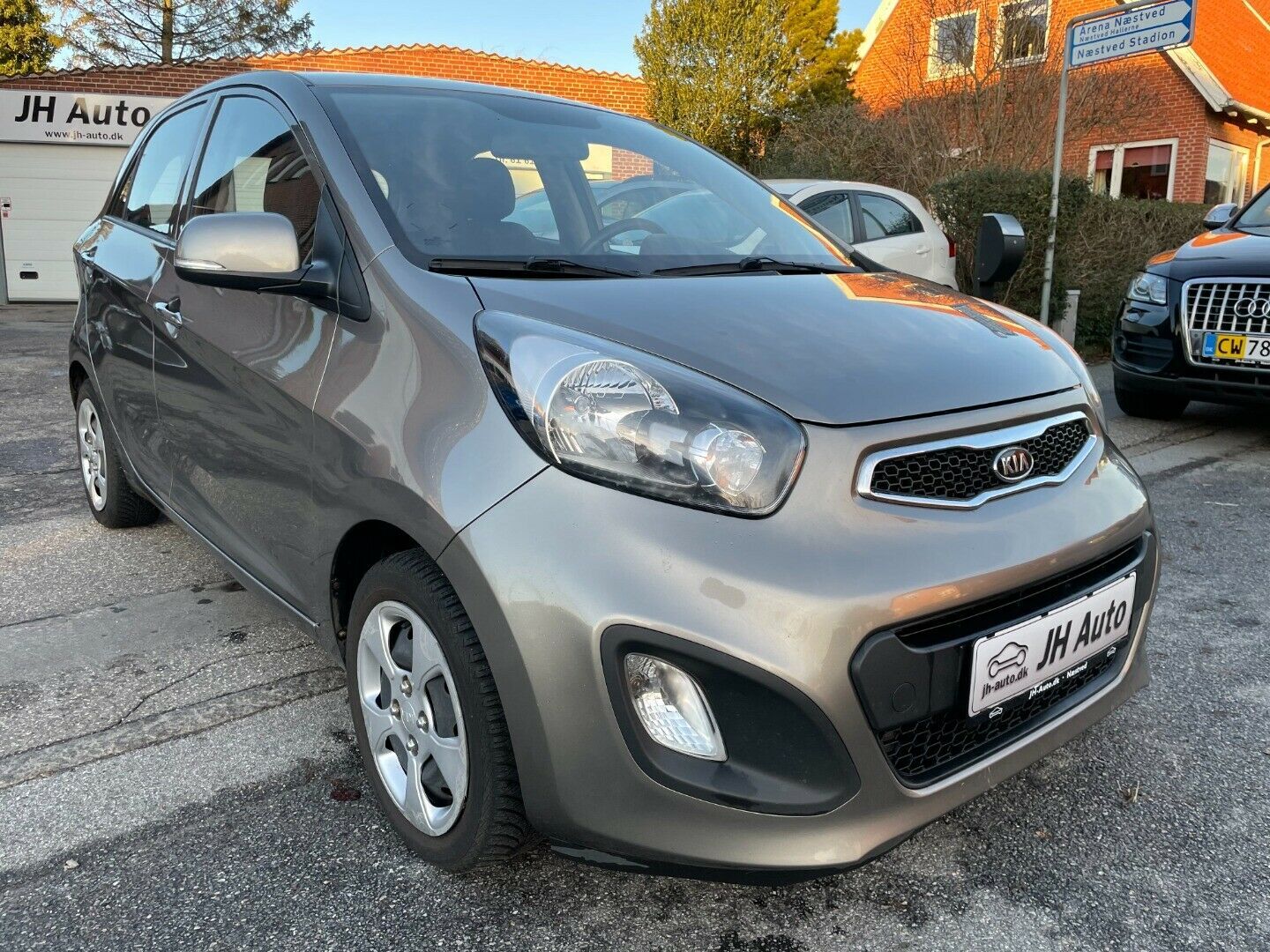 Grå Kia Picanto fra 2012