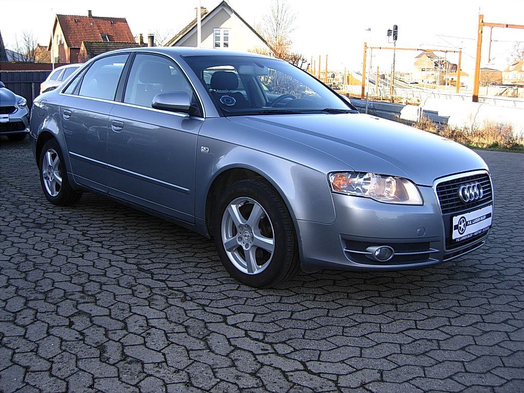 Sølv Audi A4 fra 2006