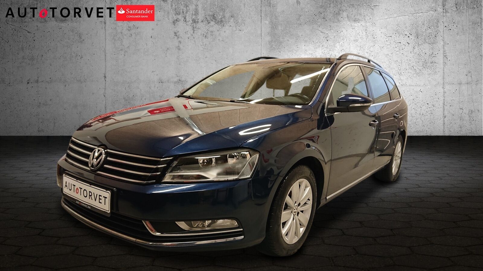 Blå VW Passat fra 2013