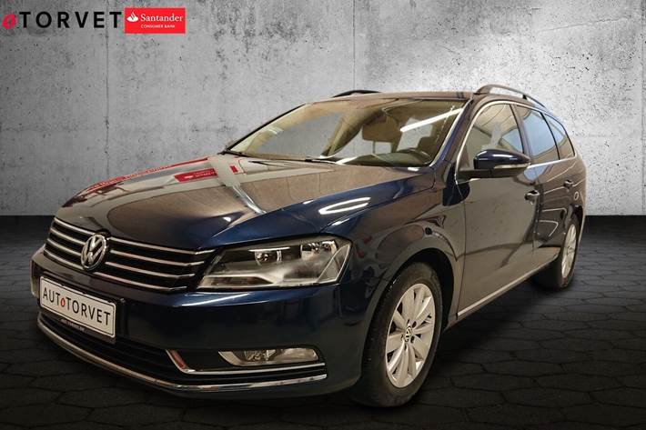 Blå VW Passat fra 2013