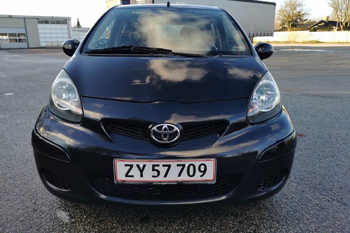 Sort Toyota Aygo fra 2009