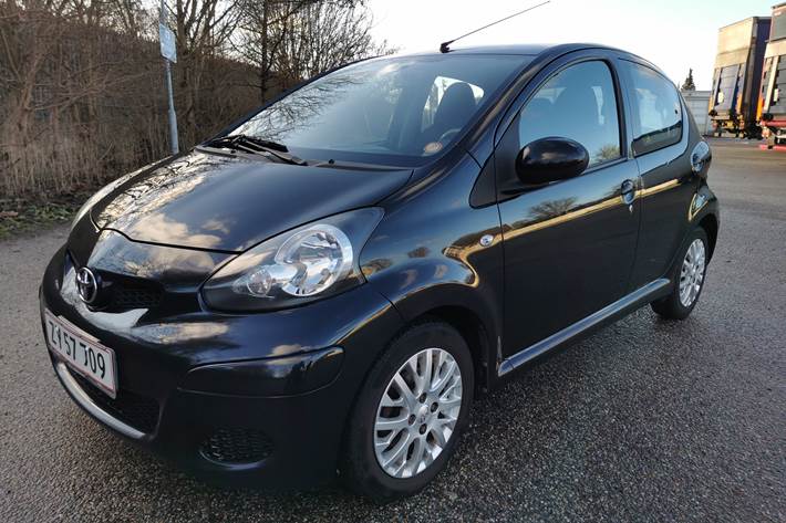 Sort Toyota Aygo fra 2009