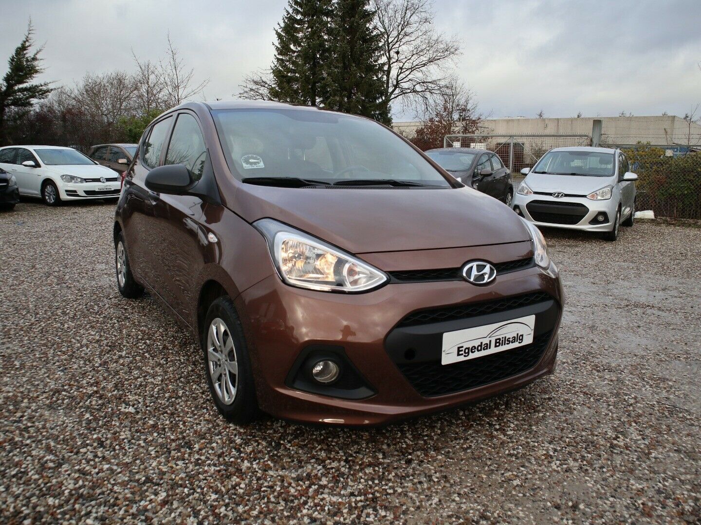 Grå Hyundai i10 fra 2017