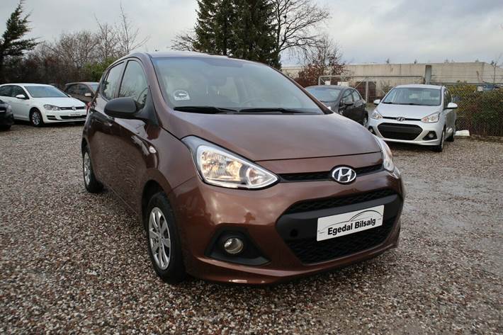 Grå Hyundai i10 fra 2017