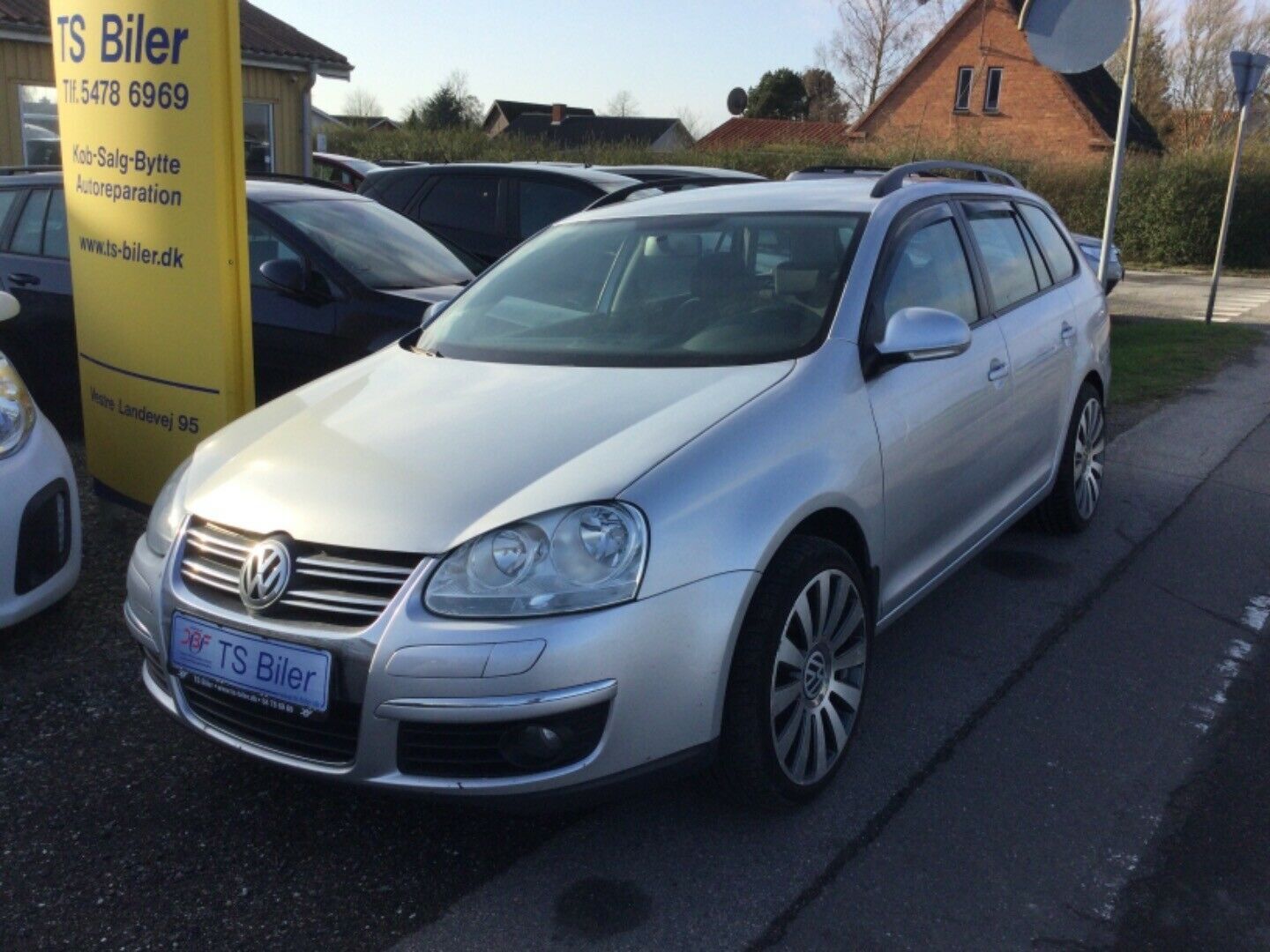 Grå VW Golf V fra 2009