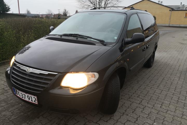 Sort Chrysler Grand Voyager fra 2005