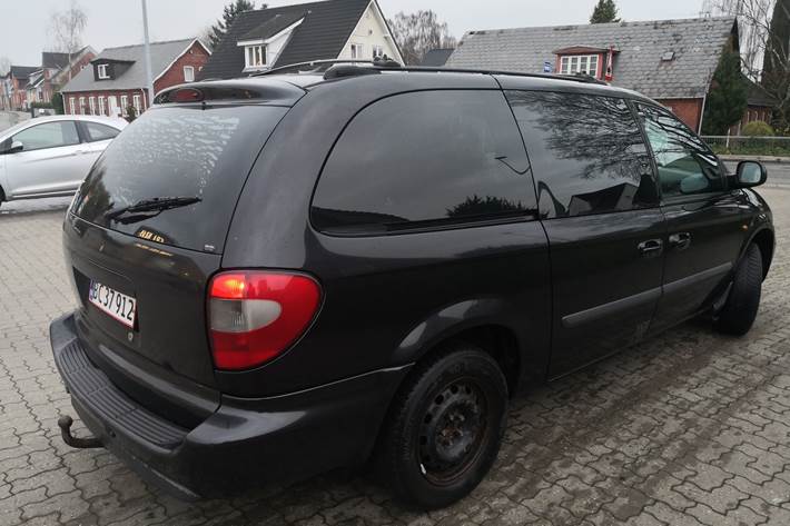 Sort Chrysler Grand Voyager fra 2005
