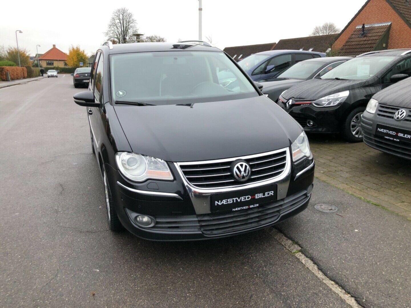 Grå VW Touran fra 2009