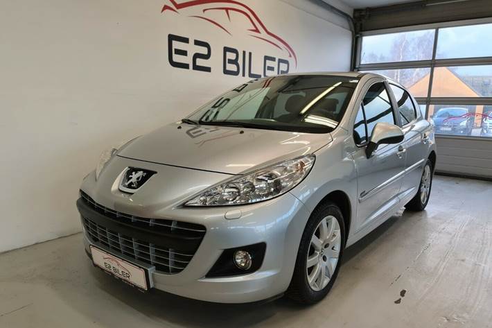 Grå Peugeot 207 fra 2012
