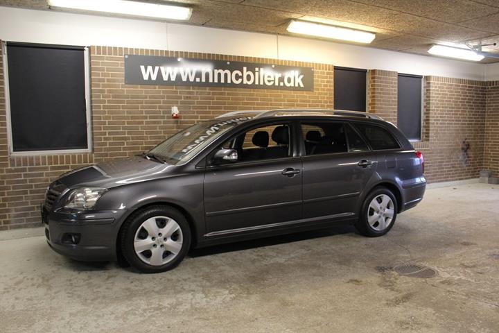 Grå Toyota Avensis fra 2007