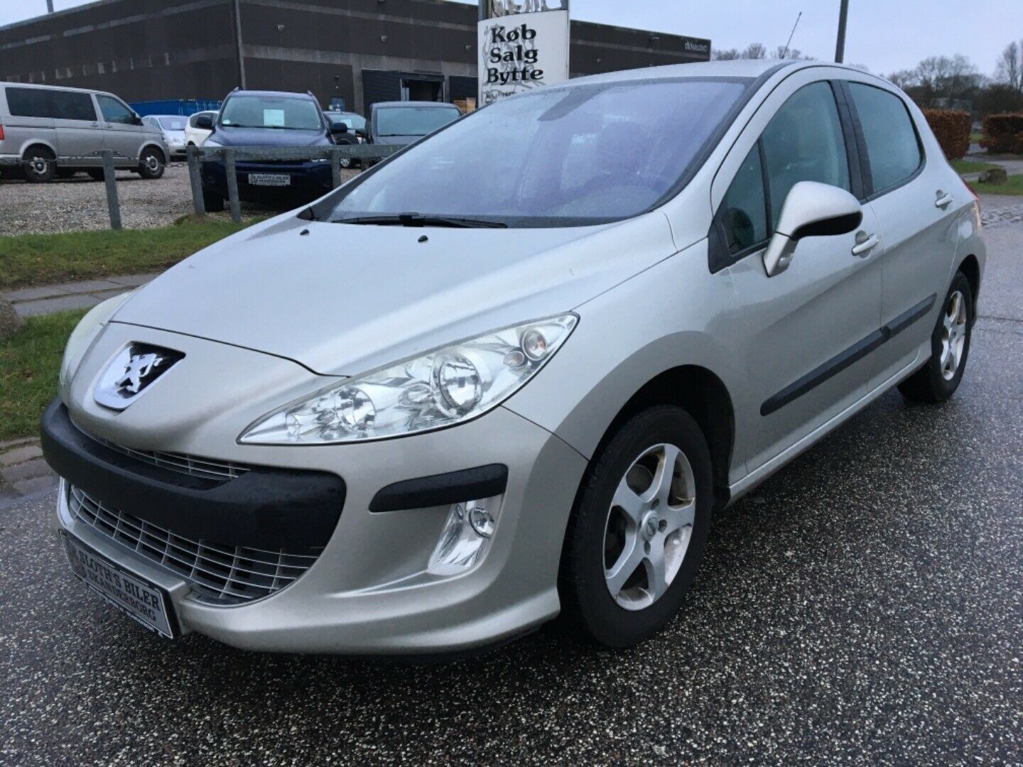 Grå Peugeot 308 fra 2007