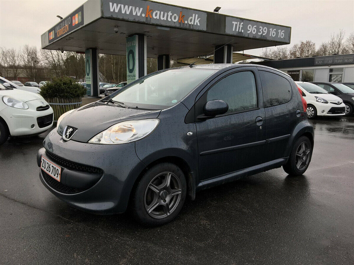 Grå Peugeot 107 fra 2008