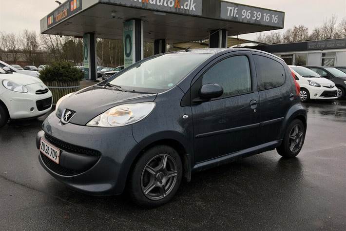 Grå Peugeot 107 fra 2008