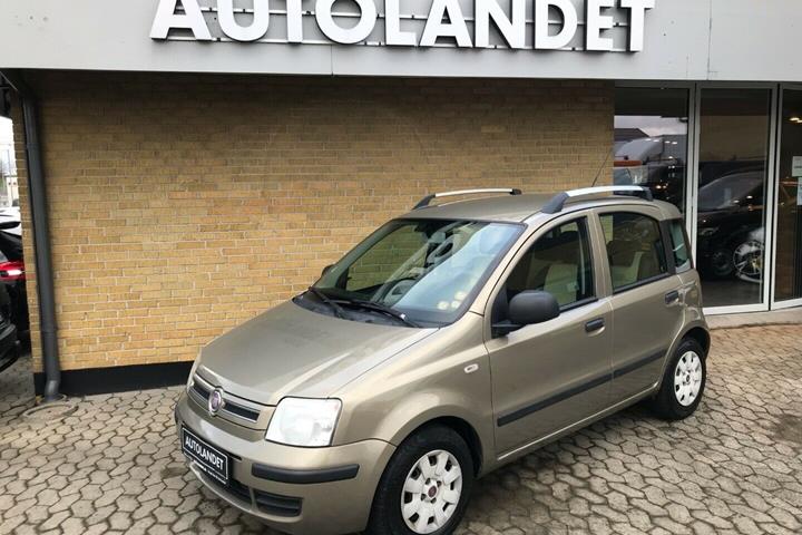 Grå Fiat Panda fra 2010