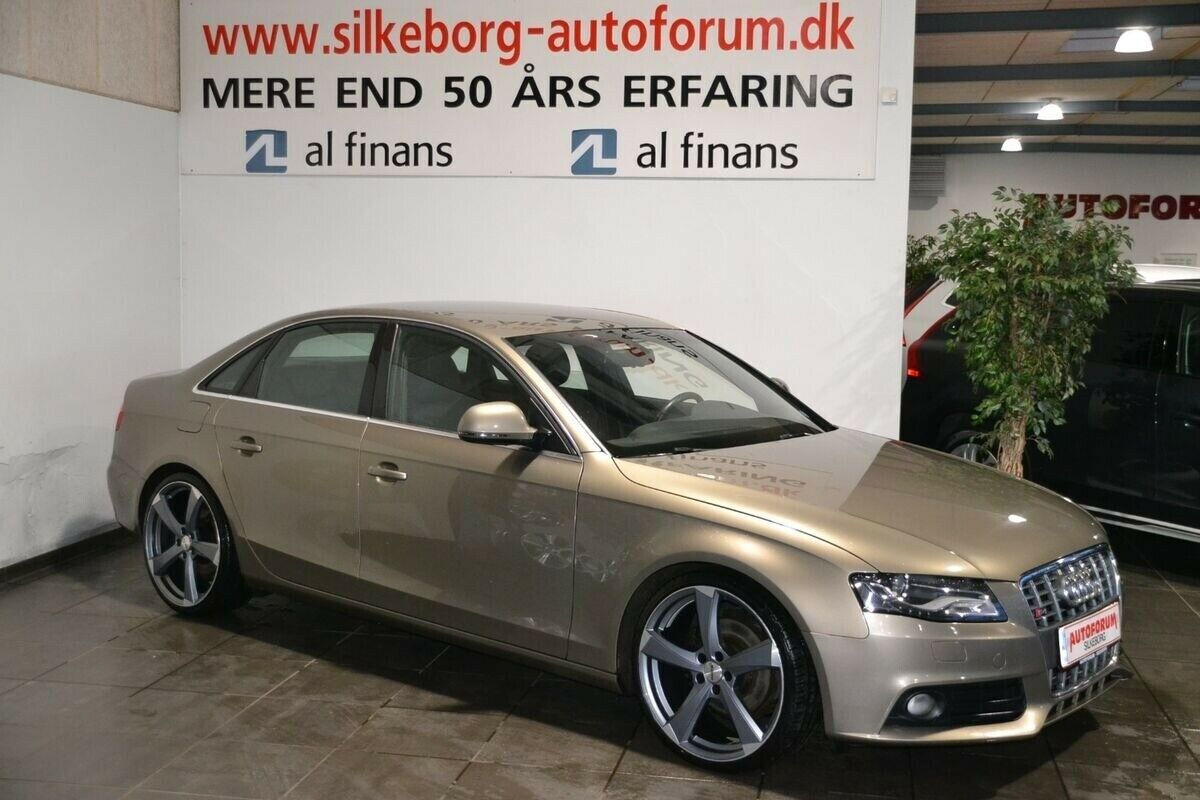 Grå Audi A4 fra 2008