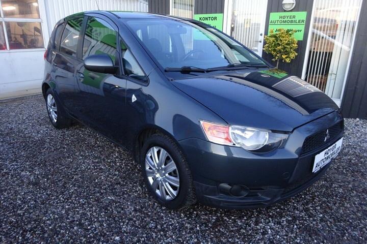 Grå Mitsubishi Colt fra 2009