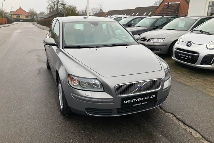 Grå Volvo V50 fra 2006