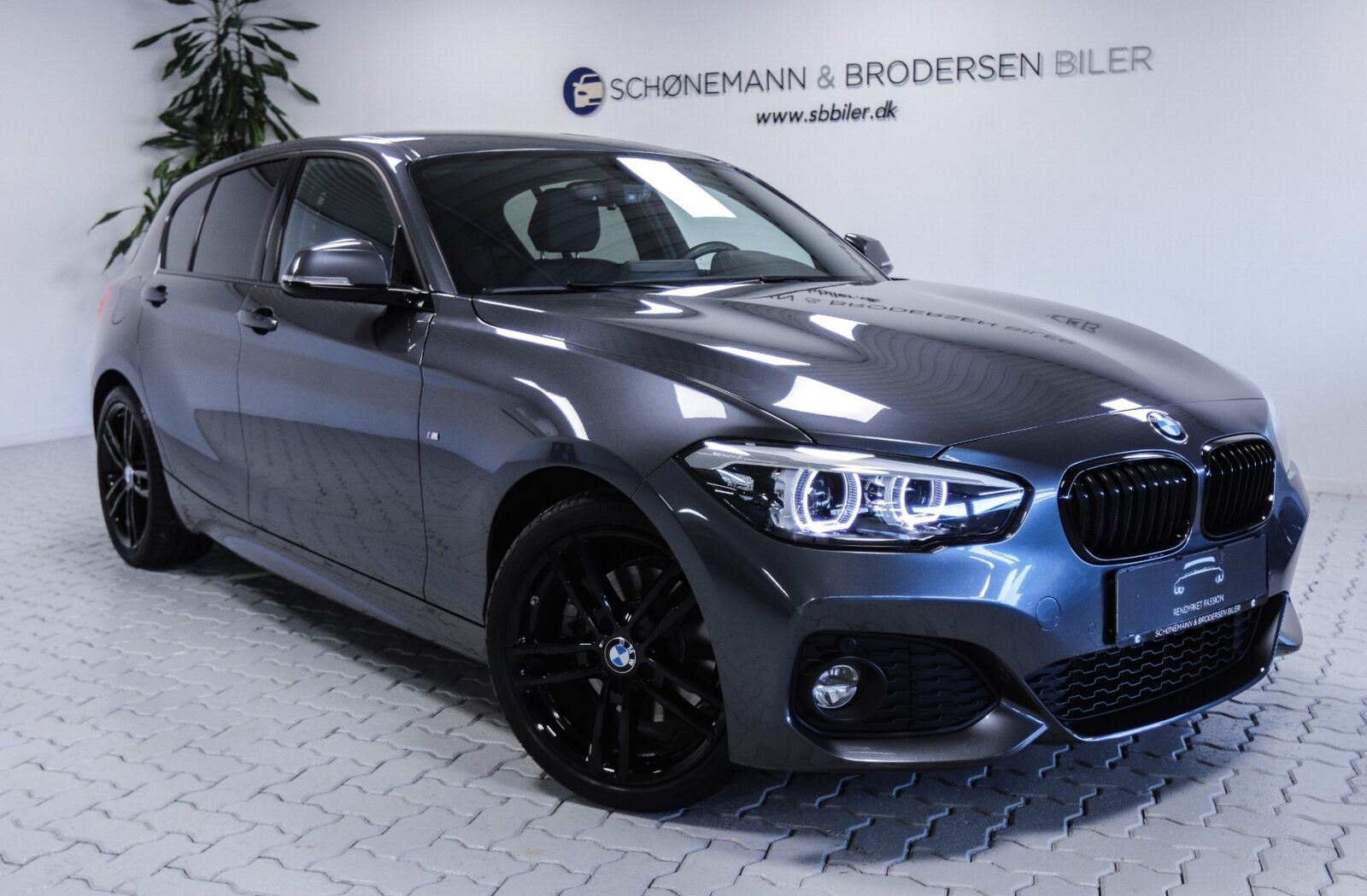 Grå BMW 125i fra 2019