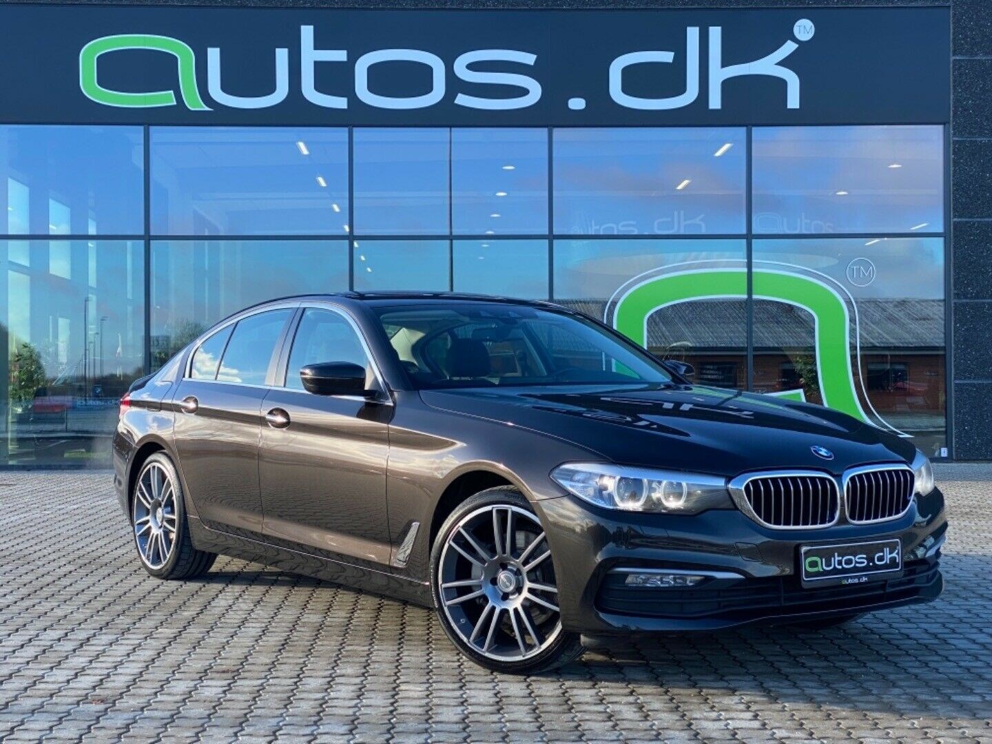 Guide til BMW 530d Touring Sport Line Steptronic (Årgang 07/2017 - 03/2018)