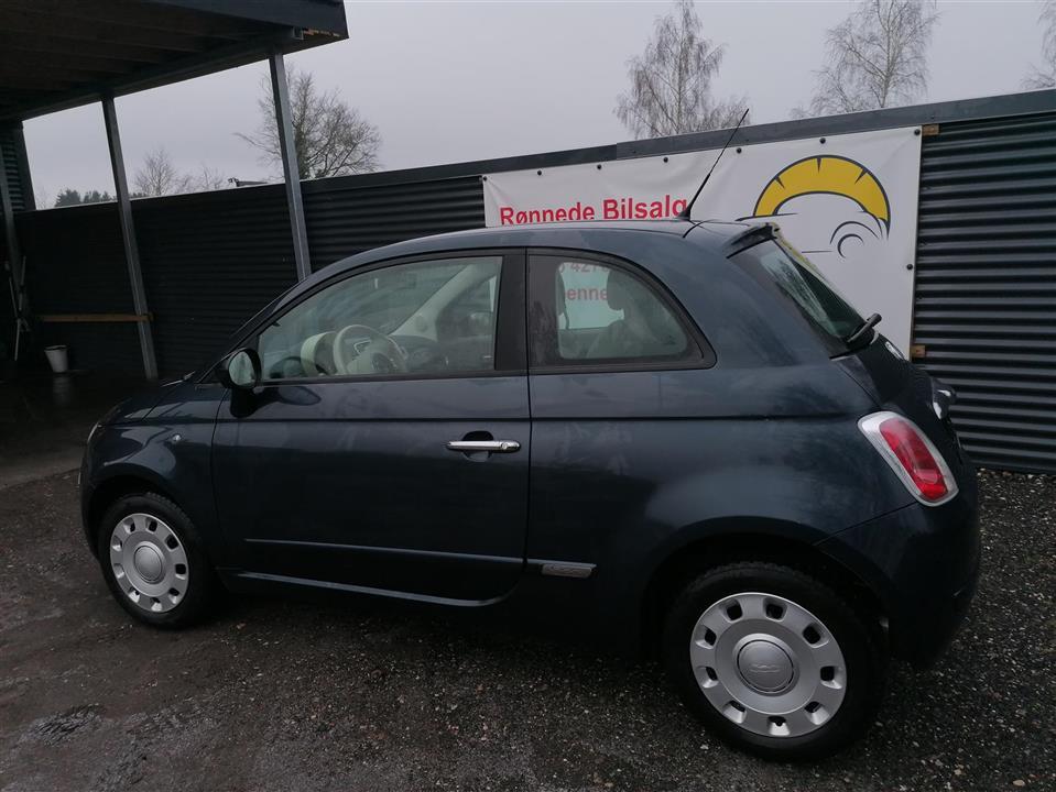 Blå Fiat 500 fra 2008