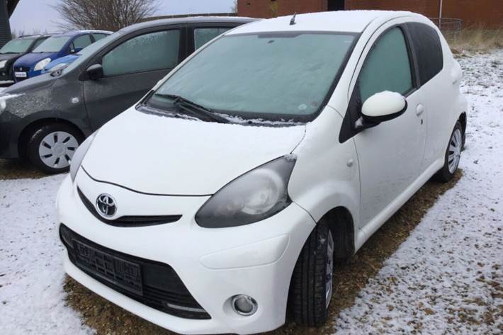 Hvid Toyota Aygo fra 2013